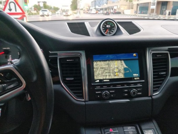 macan-s-ext-war-till-feb21-lady-driven-big-1