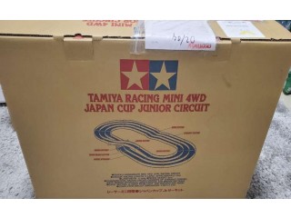 
                        شارع سابق ولاحق مع سيارات                                            