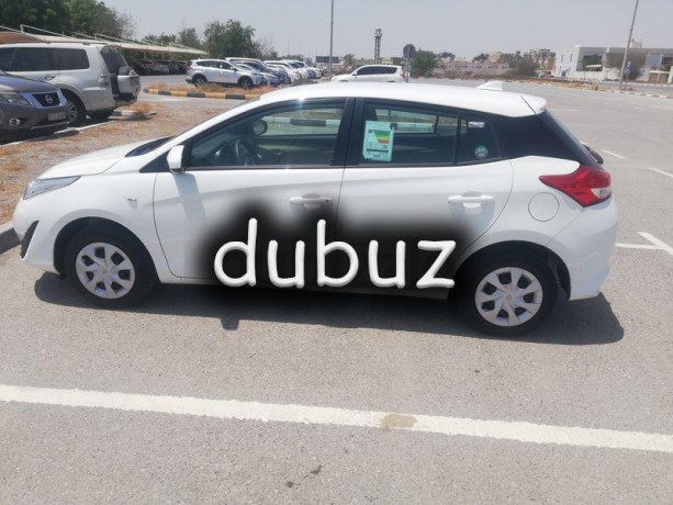 toyota-yaris-13l-se-big-0