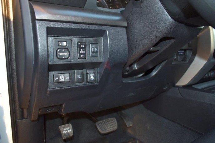 2020-model-toyota-tundra-crewmax-sr5-trd-offroad-v8-57l-petrol-automatic-big-10