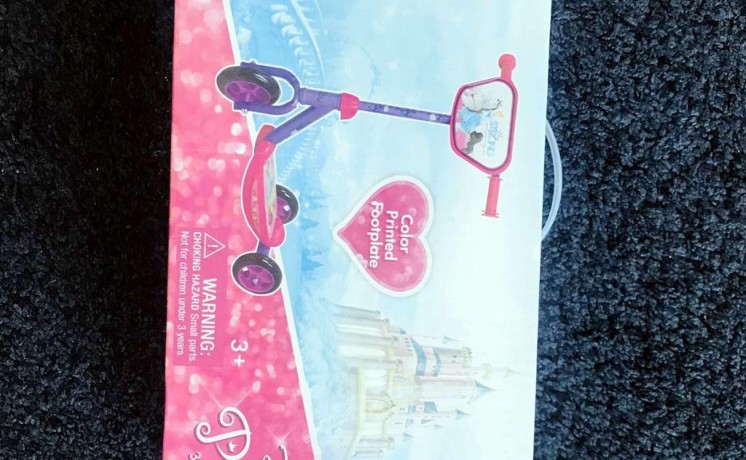 scooter-new-three-wheels-scooter-with-the-box-never-used-big-0