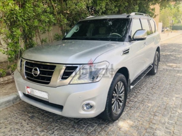 super-clean-family-used-nissan-patrol-full-options-big-11
