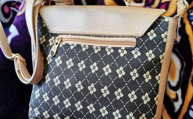 used-hand-bags-in-dubai-big-0