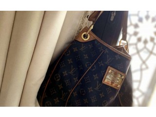 
                        a Used Hand Bags is up for sale                                            