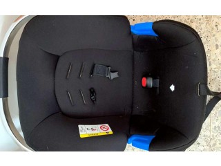 
                        عربية ومقعد اطفال ماركة مازركير                                            