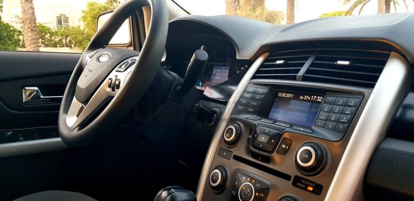ford-edge-2012-model-gcc-original-paint-olny-109000-kms-big-8