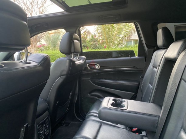 jeep-grand-cherokee-limited-plus-2015-v8-under-warranty-free-service-contract-big-2