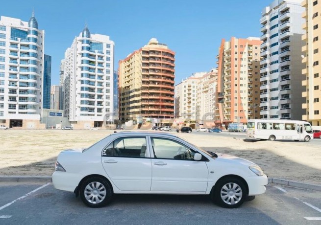 brand-new-condition-mitsubishi-lancer-glx-2011-white-gcc-specs-very-less-km-in-excellent-condition-big-16