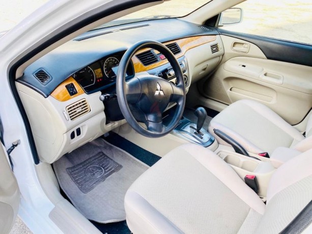 brand-new-condition-mitsubishi-lancer-glx-2011-white-gcc-specs-very-less-km-in-excellent-condition-big-10