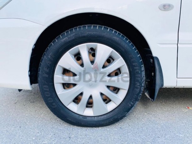 brand-new-condition-mitsubishi-lancer-glx-2011-white-gcc-specs-very-less-km-in-excellent-condition-big-8