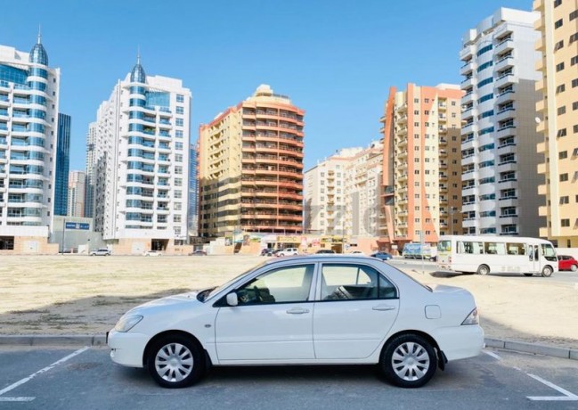 brand-new-condition-mitsubishi-lancer-glx-2011-white-gcc-specs-very-less-km-in-excellent-condition-big-6