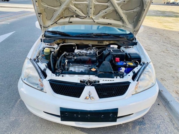 brand-new-condition-mitsubishi-lancer-glx-2011-white-gcc-specs-very-less-km-in-excellent-condition-big-1