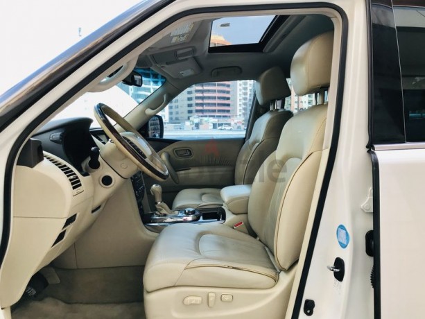 original-paint-infiniti-qx80-56-v8-4wd-model-2014-gcc-specs-top-range-360-camera-radar-sunroof-big-15