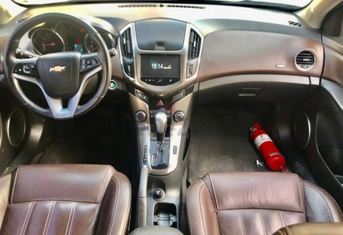 chevrolet-cruze-lt-hatchback-model-2013-gcc-specs-full-option-sunroof-cruise-control-leather-seats-big-0