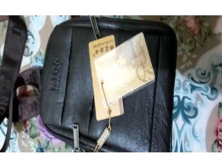 
                        شنطة شبابية لابقة للشباب                                            