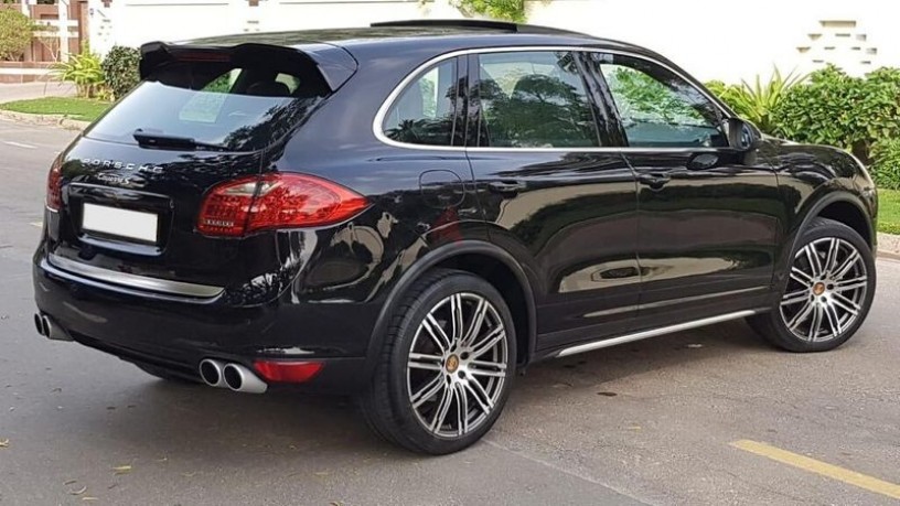 elite-black-porsche-cayenne-s-v8-highest-options-100-accidents-free-carbon-fiber-edition-big-10