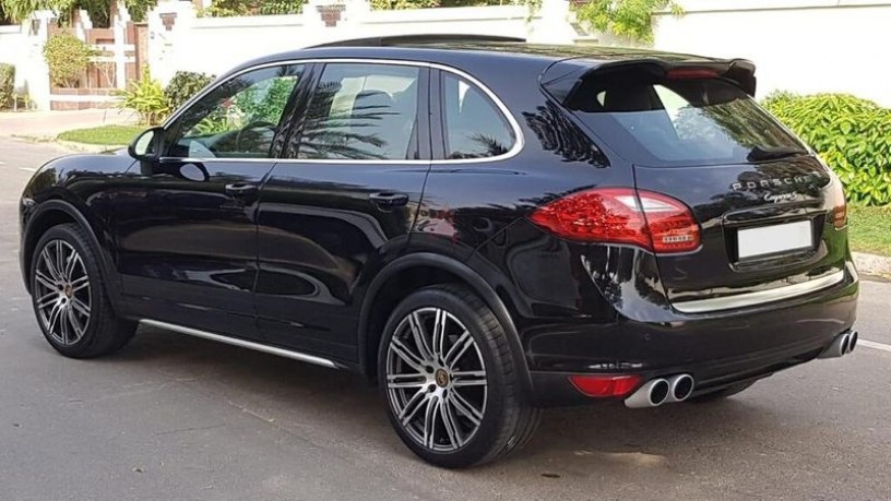 elite-black-porsche-cayenne-s-v8-highest-options-100-accidents-free-carbon-fiber-edition-big-7