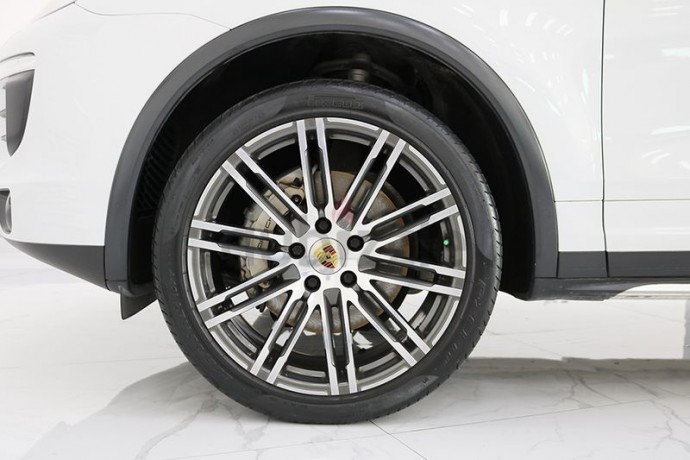 porsche-cayenne-s-2015-gcc-warrantyfshcarbon-interiorfully-loaded-big-0