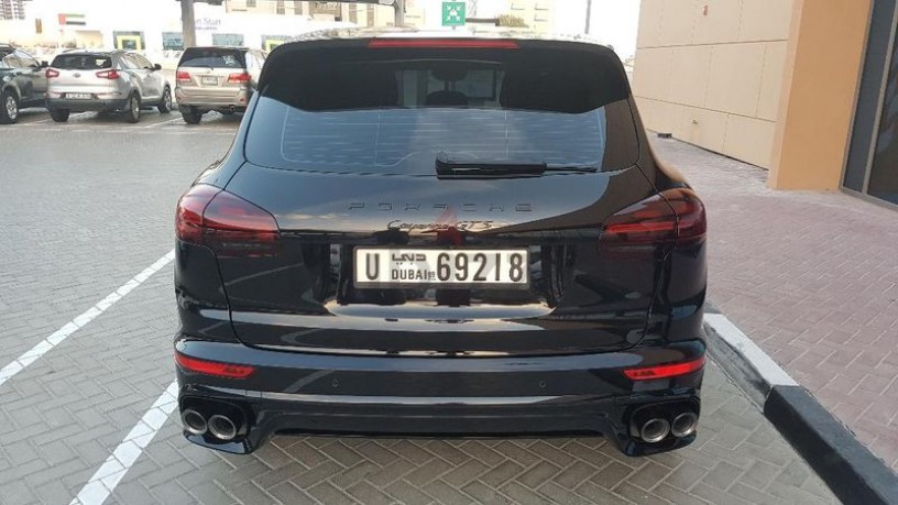 2016-porsche-cayenne-gts-gcc-big-6