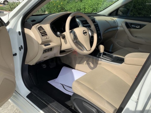 nissan-altima-sv-25l-gcc-big-3