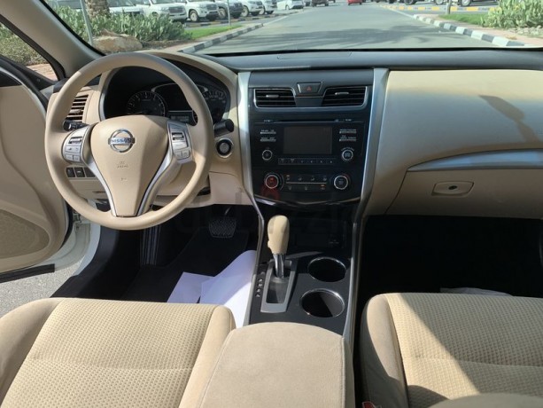 nissan-altima-sv-25l-gcc-big-0
