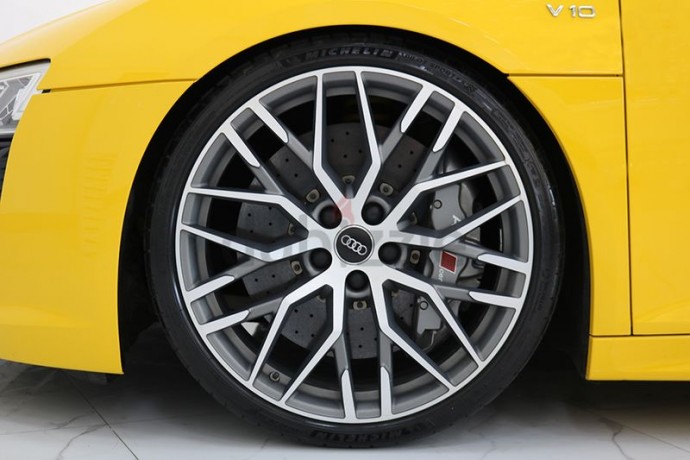 audi-r8-v10-plus-2017-gcc-warrantyfshfully-loadedstunning-car-big-0