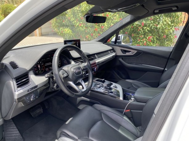 audi-q7-2018-amazing-condition-with-warranty-and-service-contract-big-0