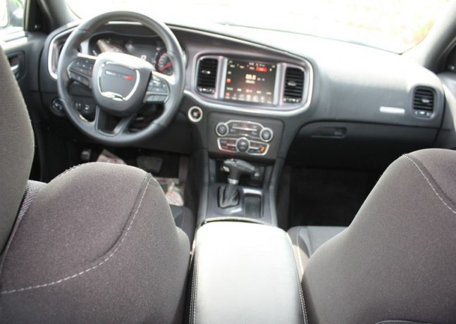 2017-dodge-charger-sxt-v6-gcc-big-5