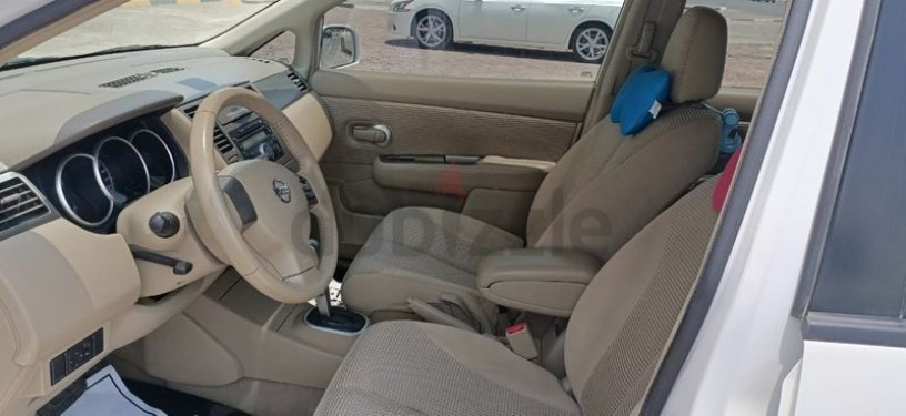 nissan-tiida-18l-sl-hatchback-big-1