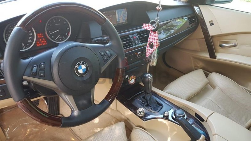 special-editionbmw-550-v8gcc-specscooling-seatshead-up-display500-accident-paint-free-big-0