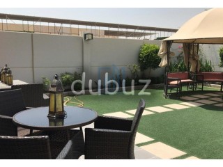 Luxurious Brand New With Upgrade &amp; Private Garden