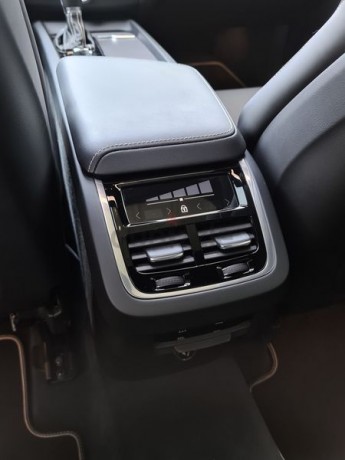 2020-xc60-t6-r-design-awd-demo-car-big-3