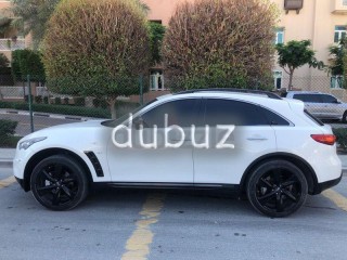 
                            
                            2015 INFINITI QX70s GCC
                            
                        