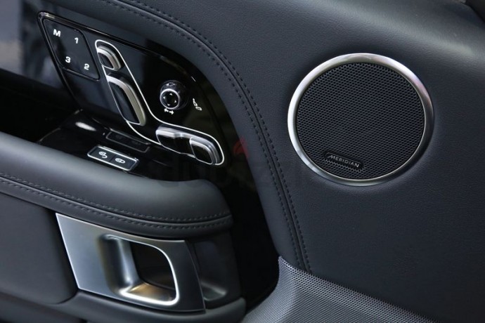brand-new-2020-range-rover-vogue-p400-svo-kit-gcc-specs-under-warranty-and-service-contract-big-10