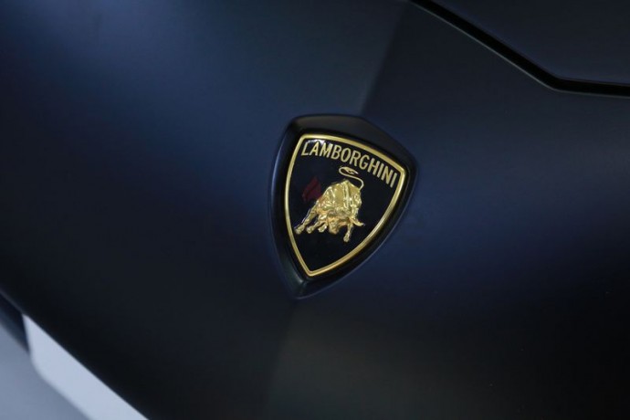 2018-matte-finish-aventador-s-q-citura-interiorgcc-under-warranty-low-km-big-7