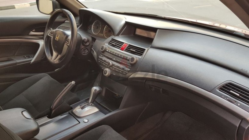 2008-accord-coupe-expat-lady-driven-gulf-gcc-spec-big-4