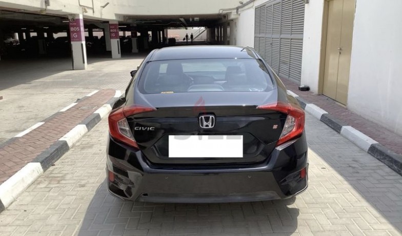 honda-civic-2018-gcc-brand-new-condition-20000-km-big-8
