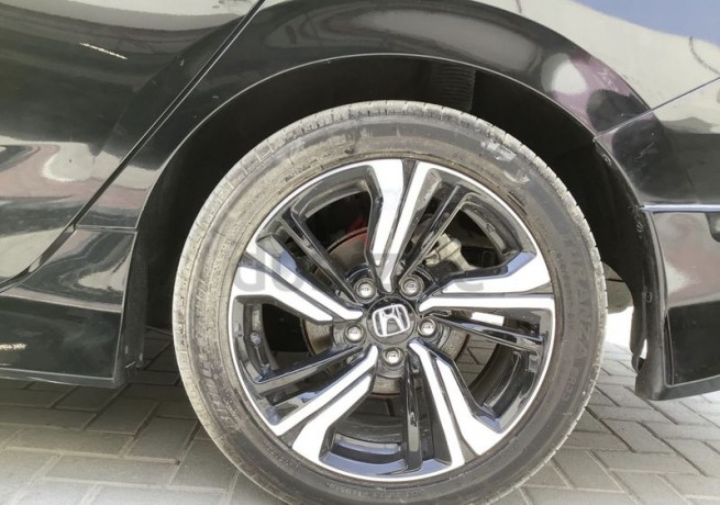 honda-civic-2018-gcc-brand-new-condition-20000-km-big-1