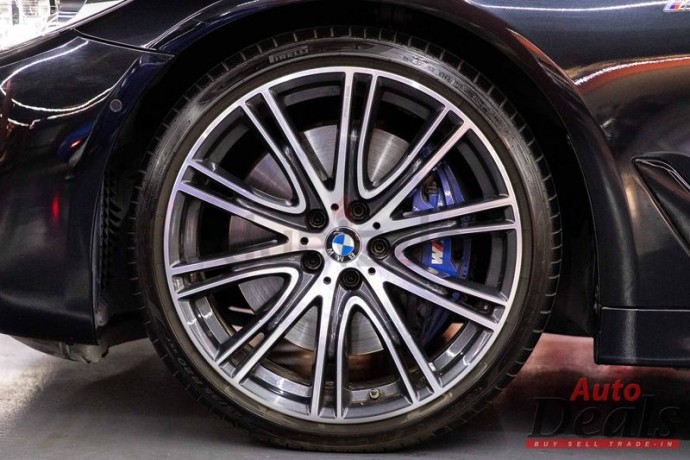 bmw-540i-2018-gcc-under-warranty-big-12