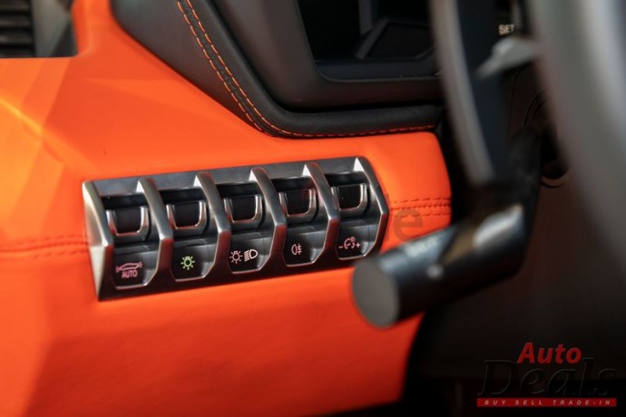 lamborghini-aventador-s-2018-gcc-under-warranty-big-6