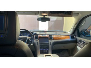 
                            
                            Cadillac Escalade platinum
                            
                        