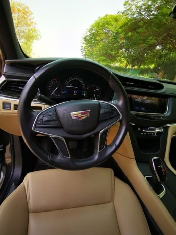 lady-driven-single-owner-xt5-cadillac-awd-36l-v6-big-3