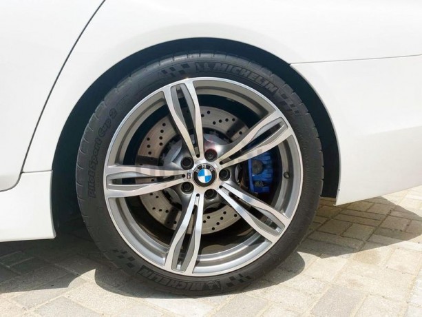 m5-44-v8-gcc-akrapovic-exhaust-accident-free-big-0