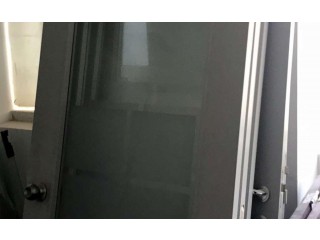 
                        أبواب خشب وابواب سكريت والواح زجاج                                            