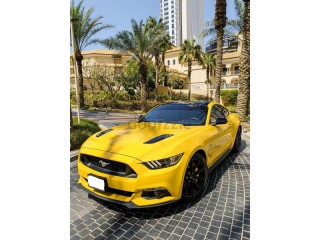 
                            
                            Ford Mustang GT Premier 5.0 V8
                            
                        