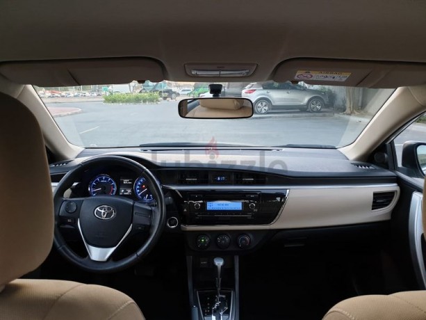 2015-toyota-corolla-se-20l-gcc-under-warrantyoriginal-paint-with-full-service-history-big-1