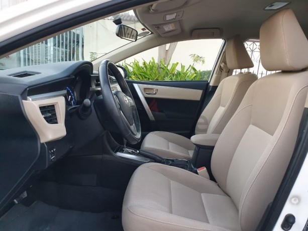 2015-toyota-corolla-se-20l-gcc-under-warrantyoriginal-paint-with-full-service-history-big-0