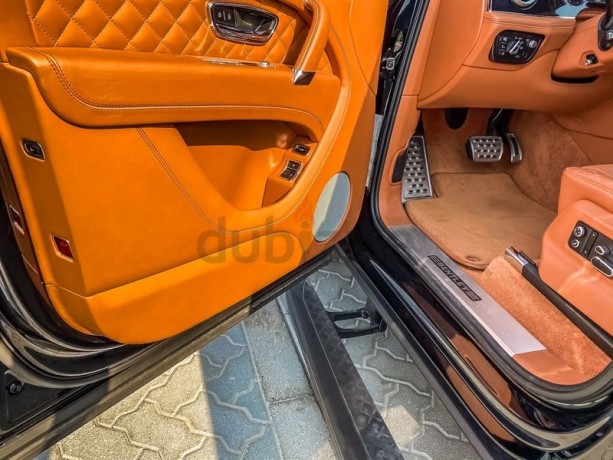 bentley-bentayga-v12-big-7