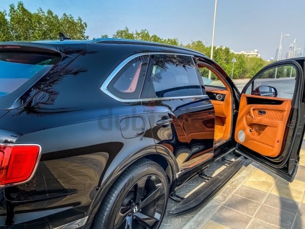 bentley-bentayga-v12-big-2