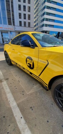 immaculate-mustang-shelby-gt350-big-1